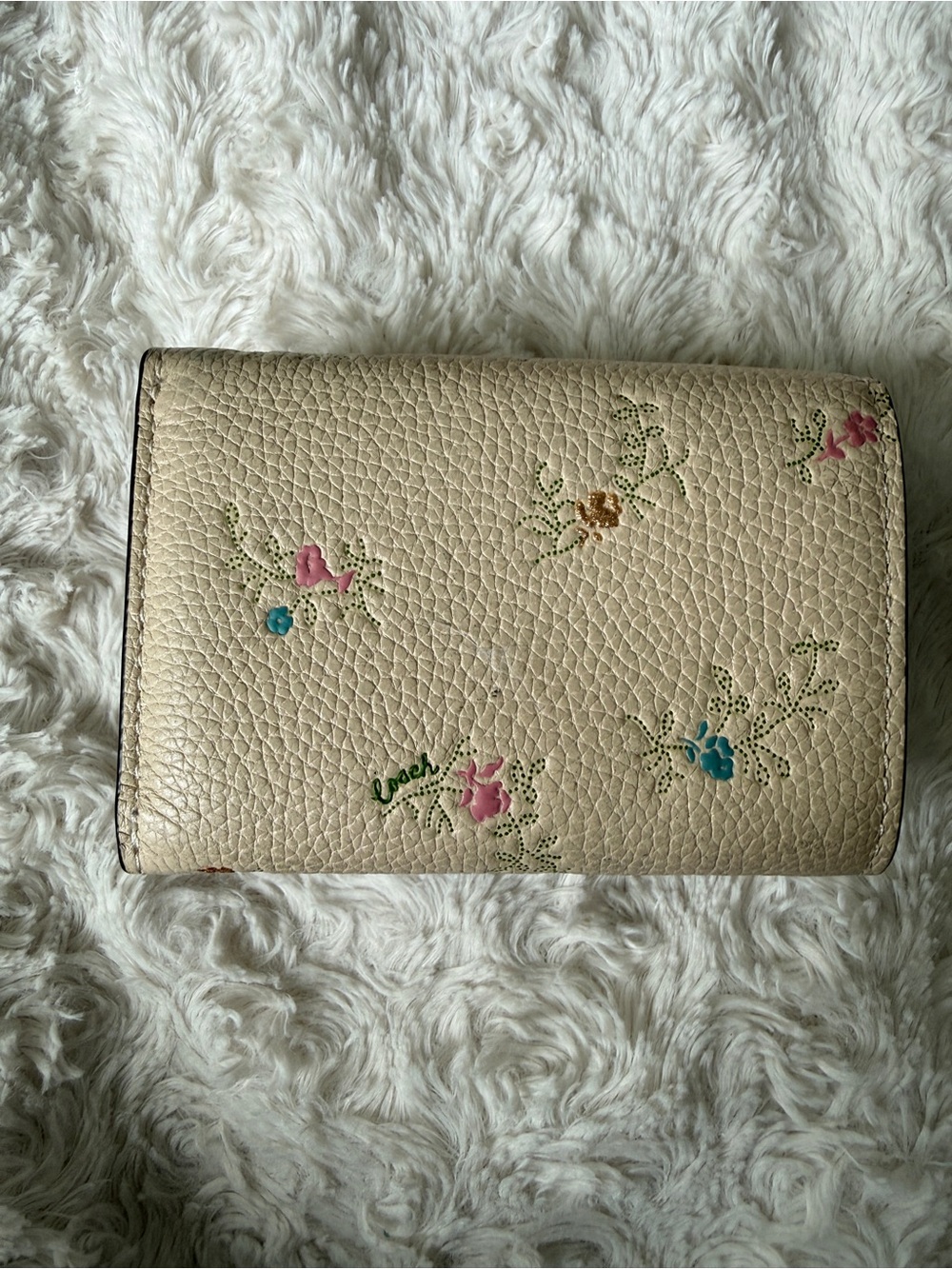 Coach Cream Floral Pebbled Leather Wallet with Gold Logo - Picture 2 of 5